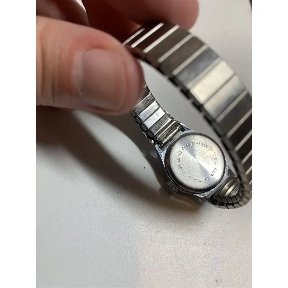 Vintage Womens Round Geneva Stretch Band Watch Silver Tone Stainless Steel